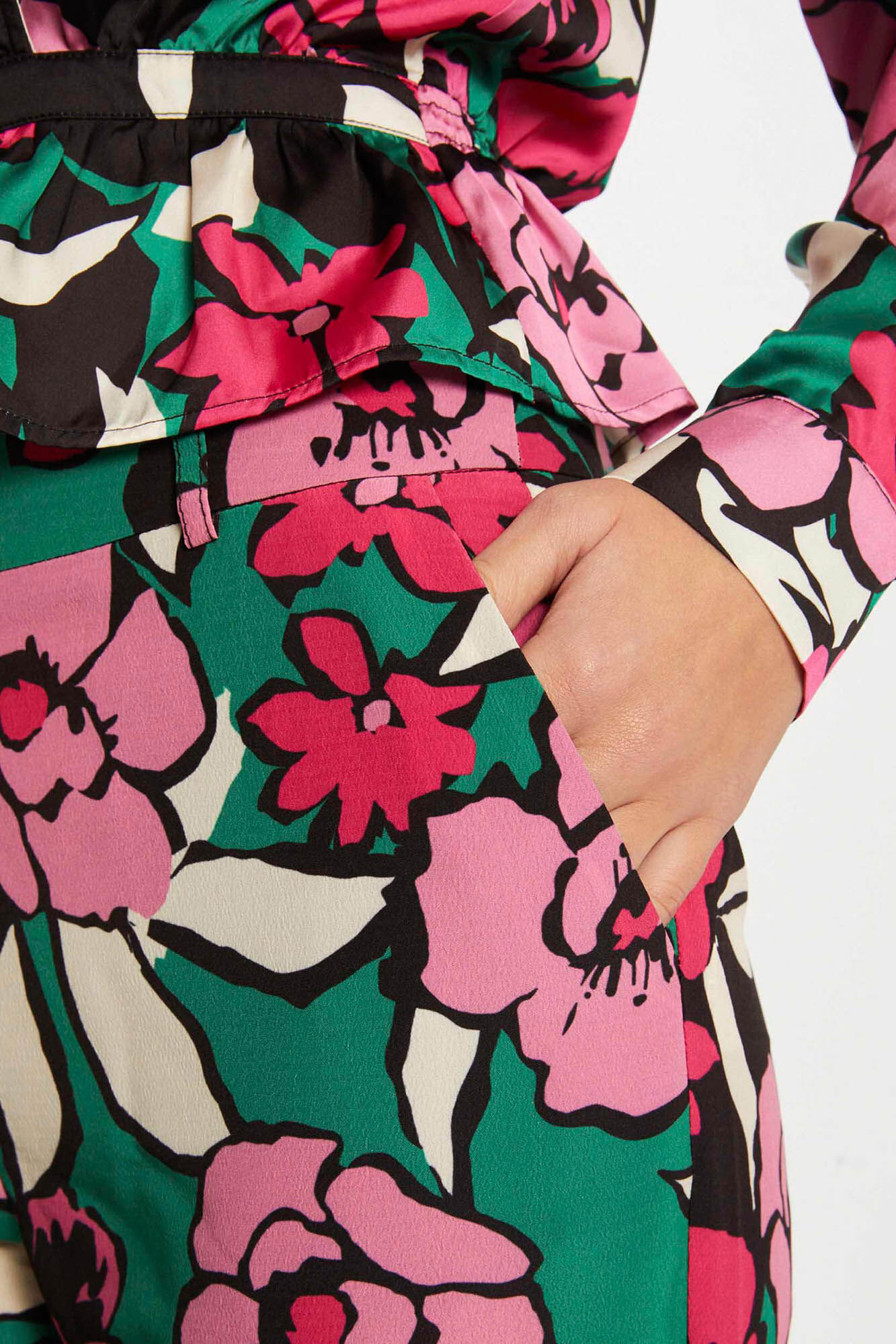 Calça reta com estampa floral - Multicolorida