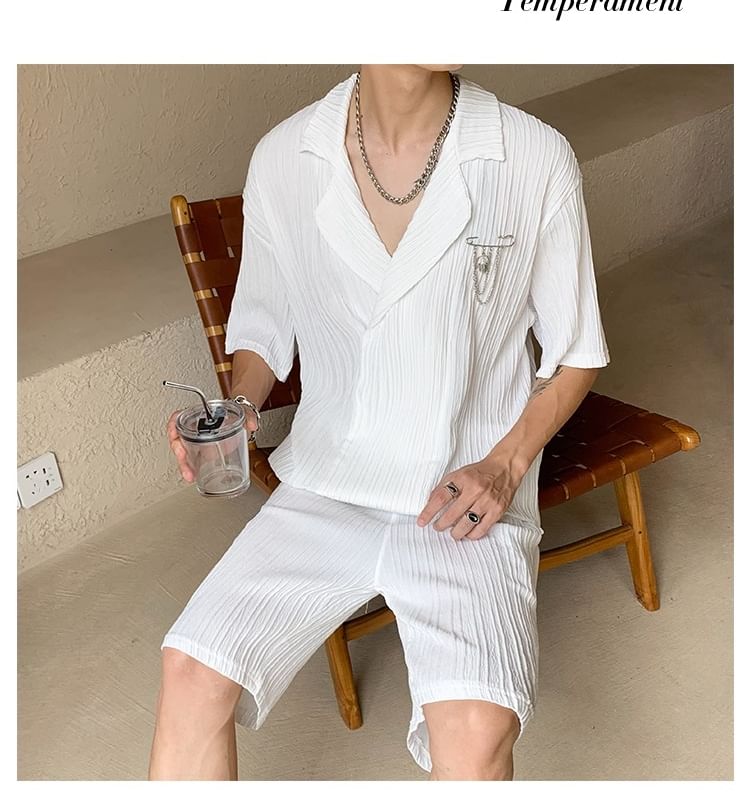 Diphon - Set: T-shirt met elleboogmouwen en reverskraag en effen kreukmotief + shorts met wijde pijpen en middelhoge taille