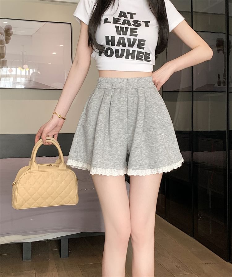 Cloud Nine - Hoge taille, effen kanten shorts
