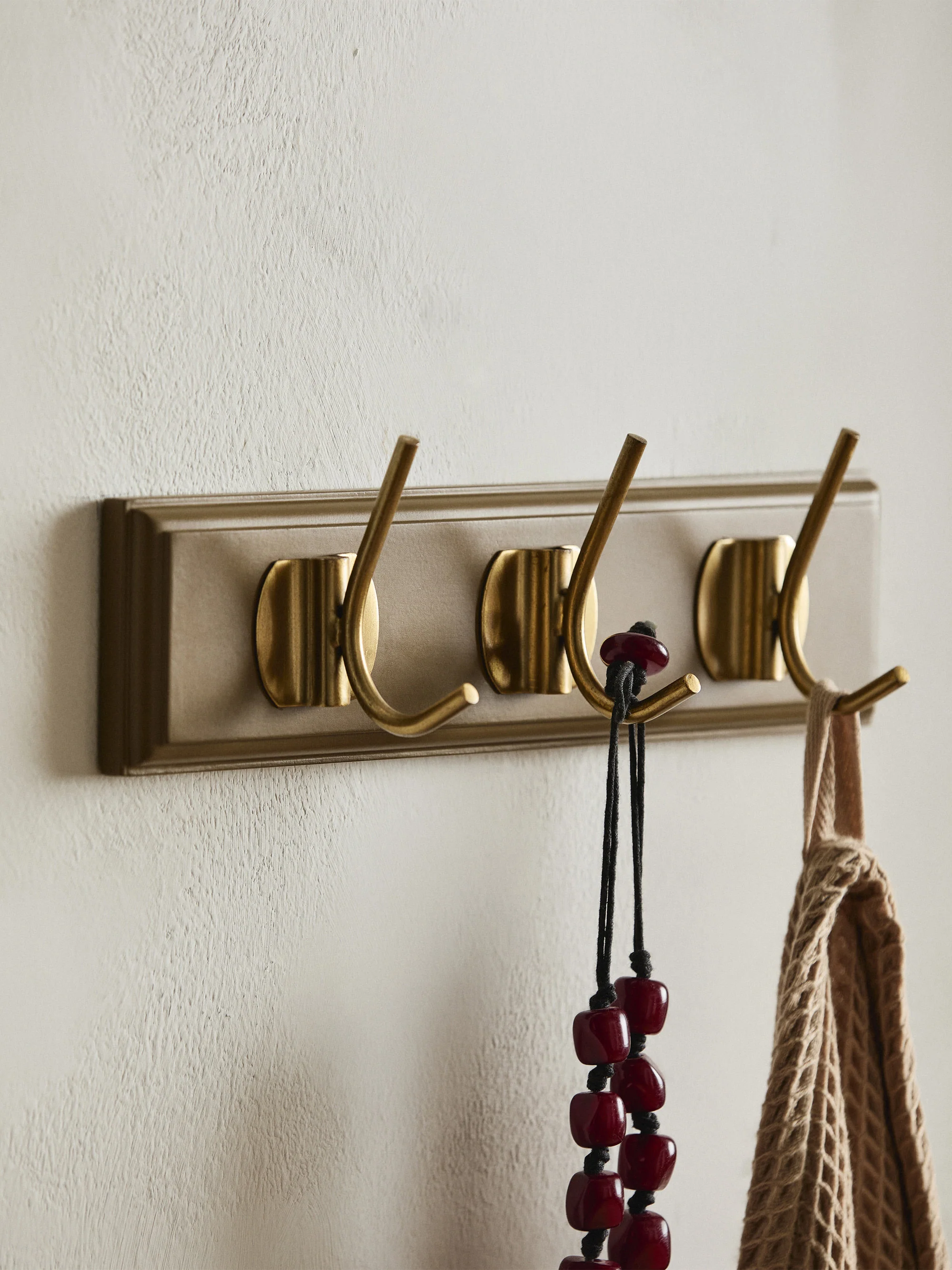Handgemaakt houten wandrek Edgy