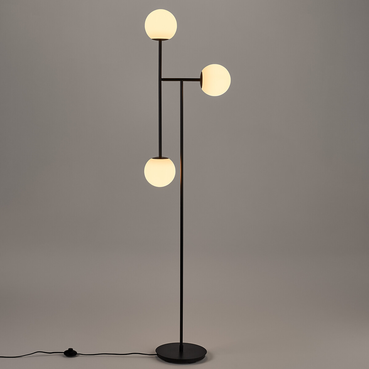 LA REDOUTE INTERIEURS<br>Luminária de pé em metal e vidro opalino, Atea