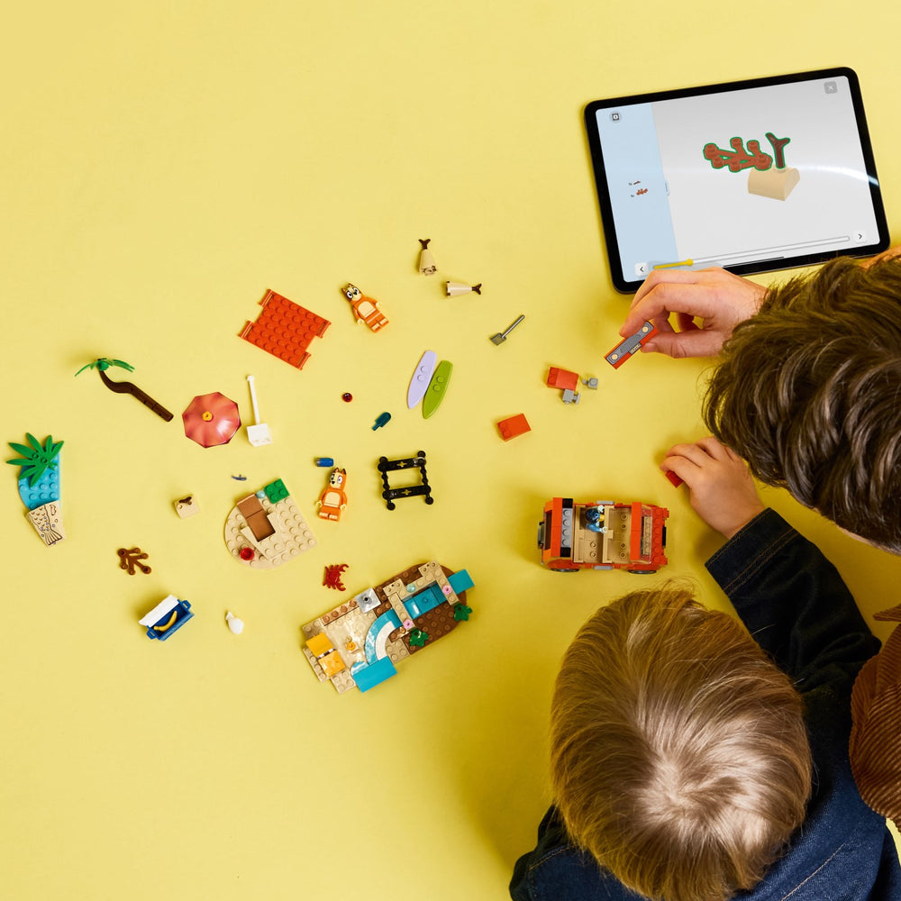 Køb LEGO® Bluey - Blueys Familie-biltur Til Stranden 11202