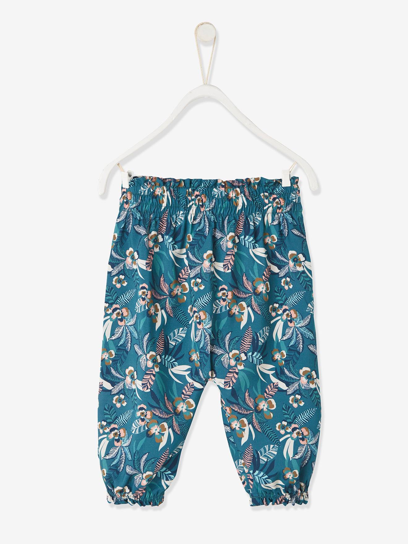 Calças fluidas estampadas para bebês na cor cru.