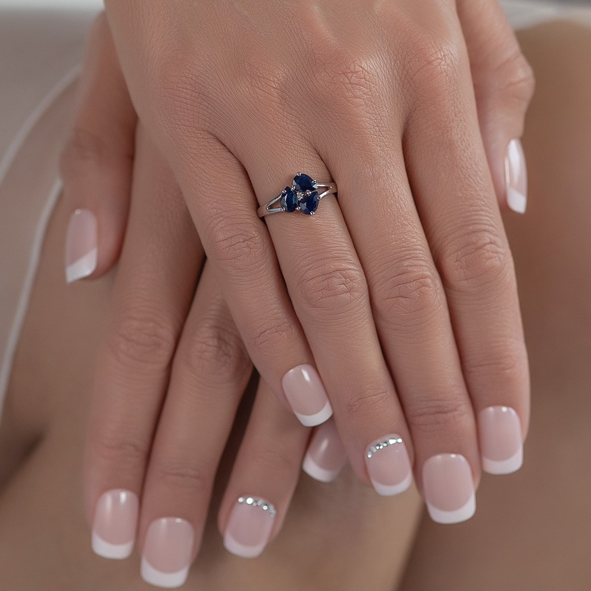 Bague saphir et diamants en argent 925 : un bijou précieux et raffiné | Aden Boutique