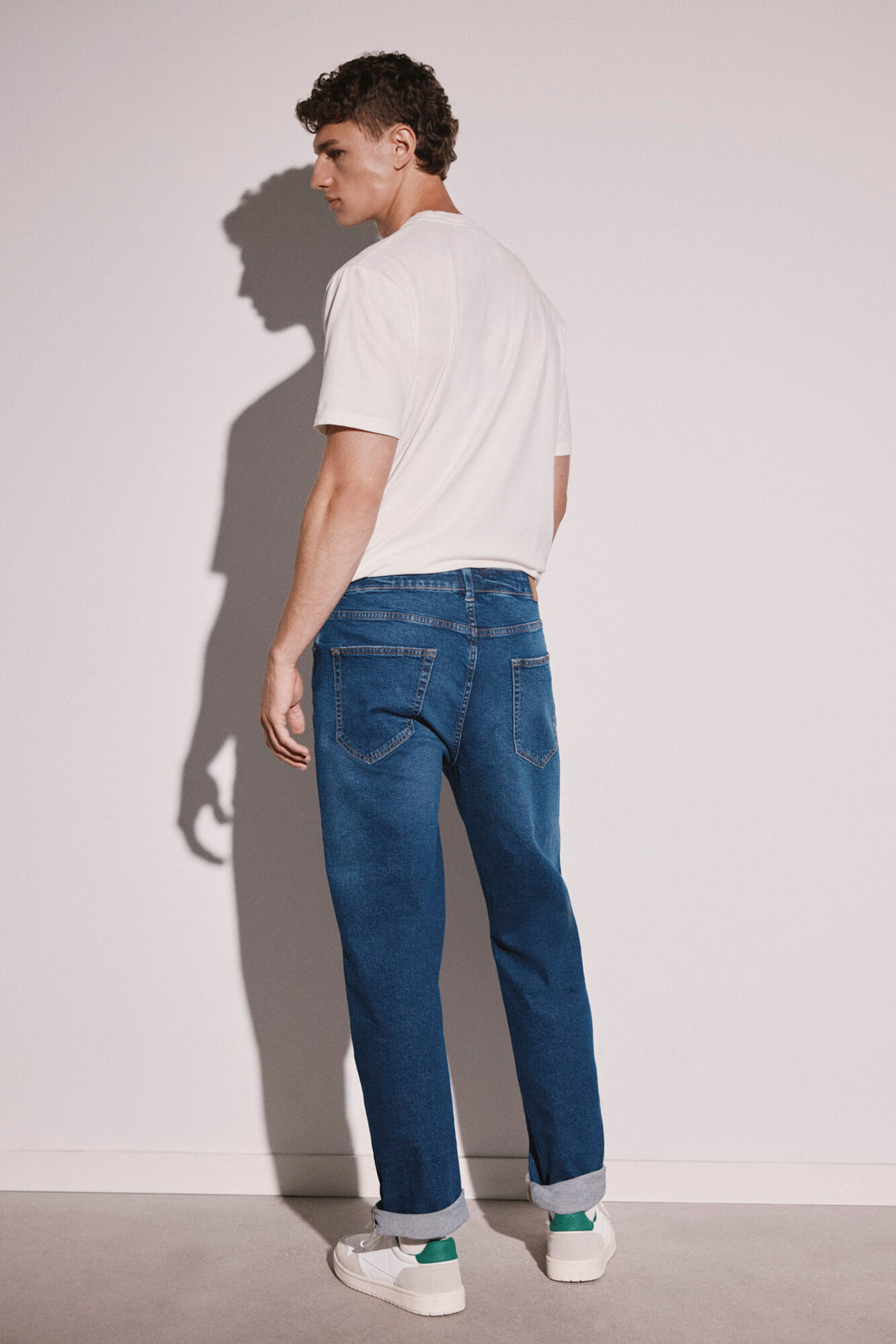 calça jeans normal de lavagem escura