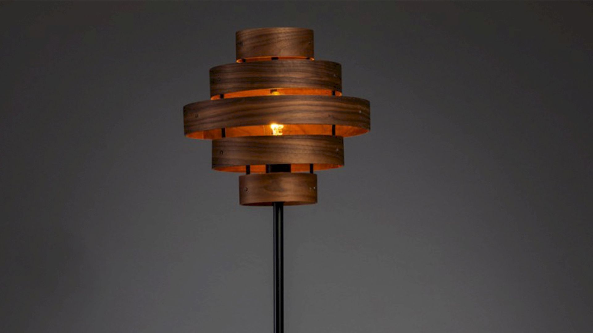 Eijerkamp Collectie   Walnut Vloerlamp