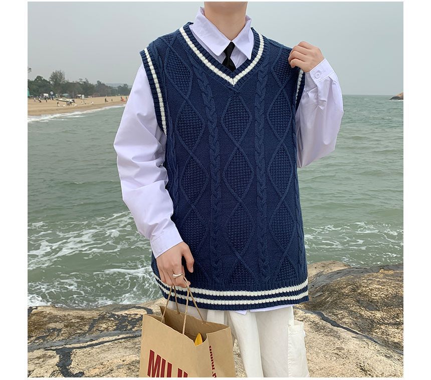 Whyessa - Oversized kabelgebreid vest met V-hals
