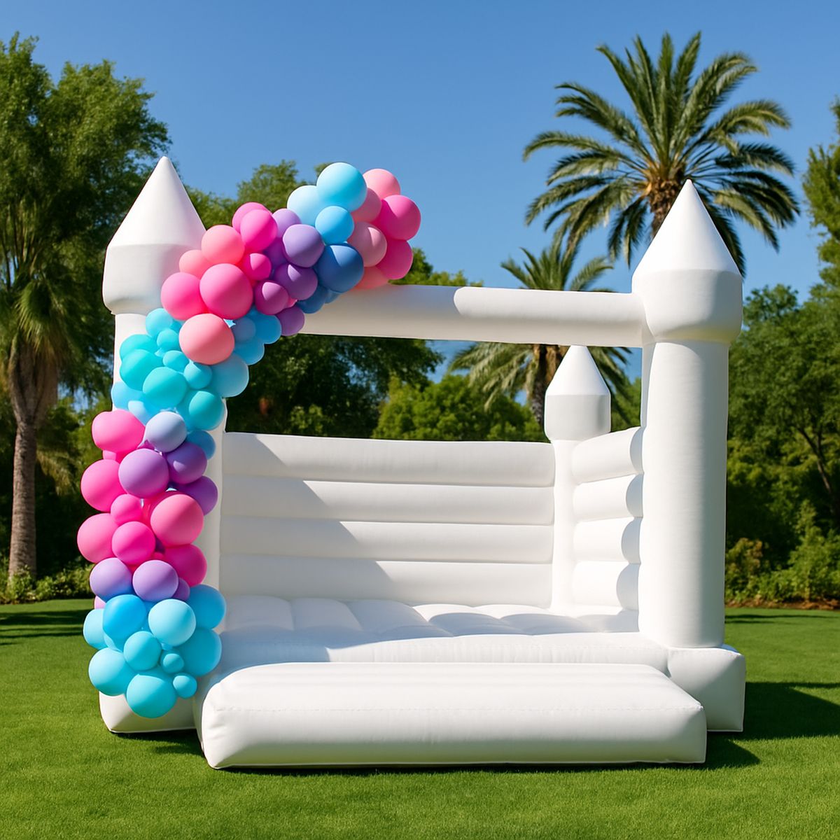 Weiße aufblasbare Hüpfburg mit Ballondekoration PVC 400 cm x 300 cm x