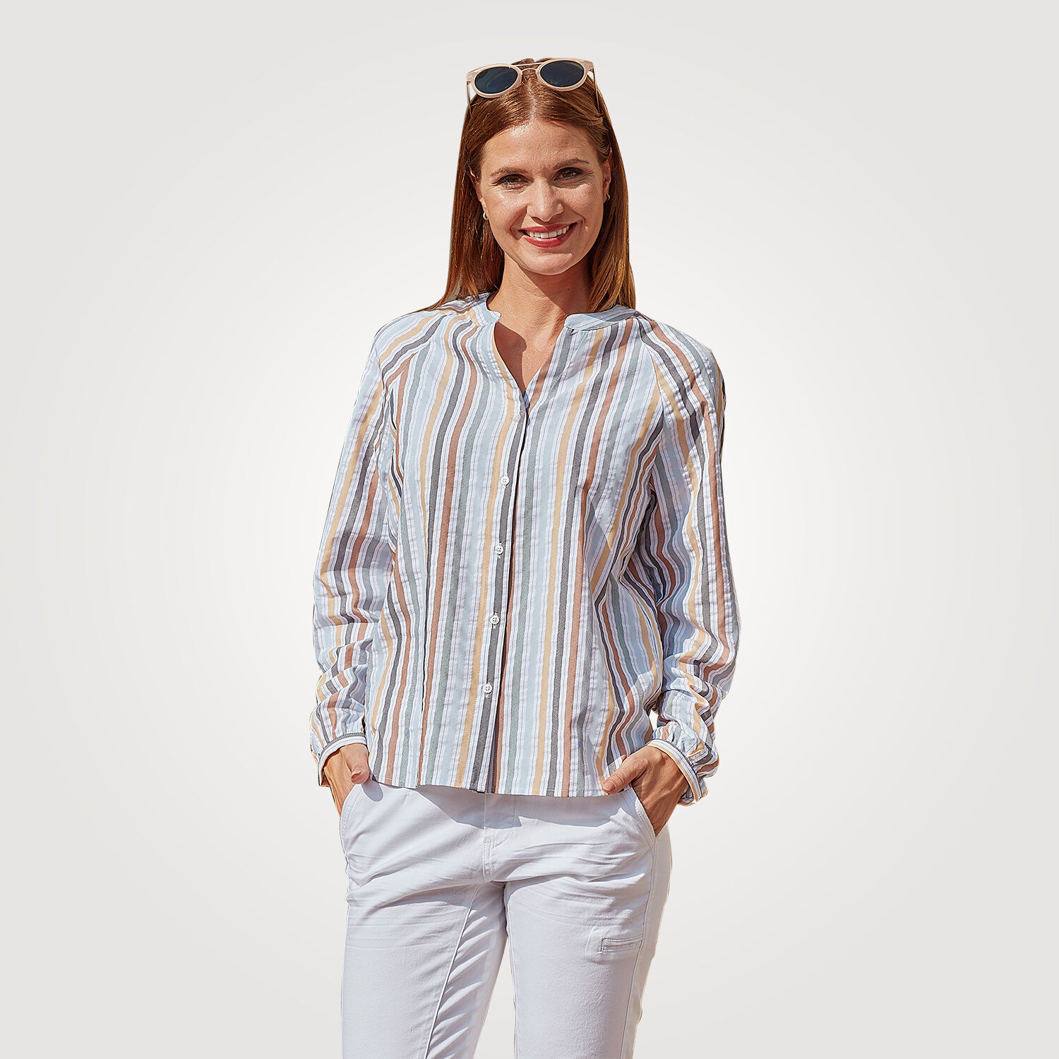 Lockere gestreifte Bluse mit Knopfleiste
