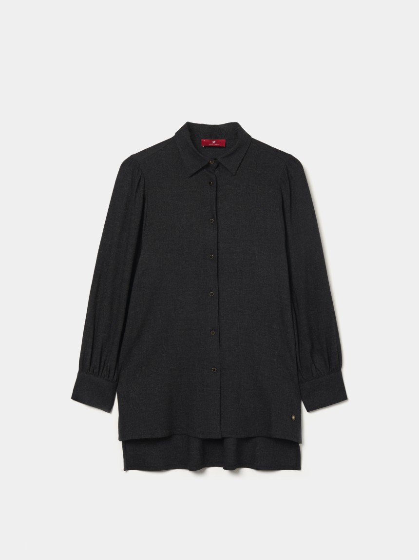 Camisa oversize assimétrica