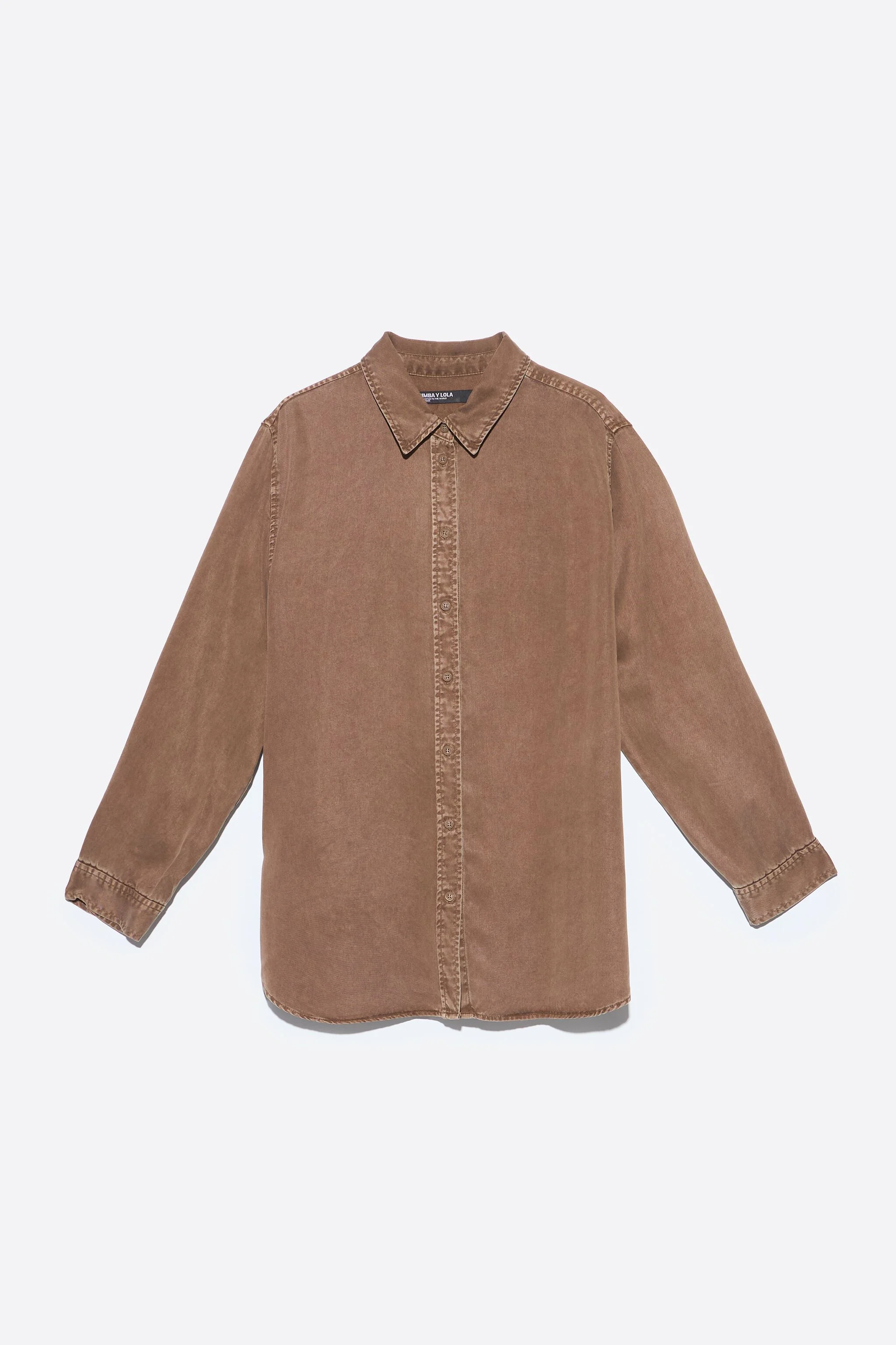 Camisa lisa marrom desbotada