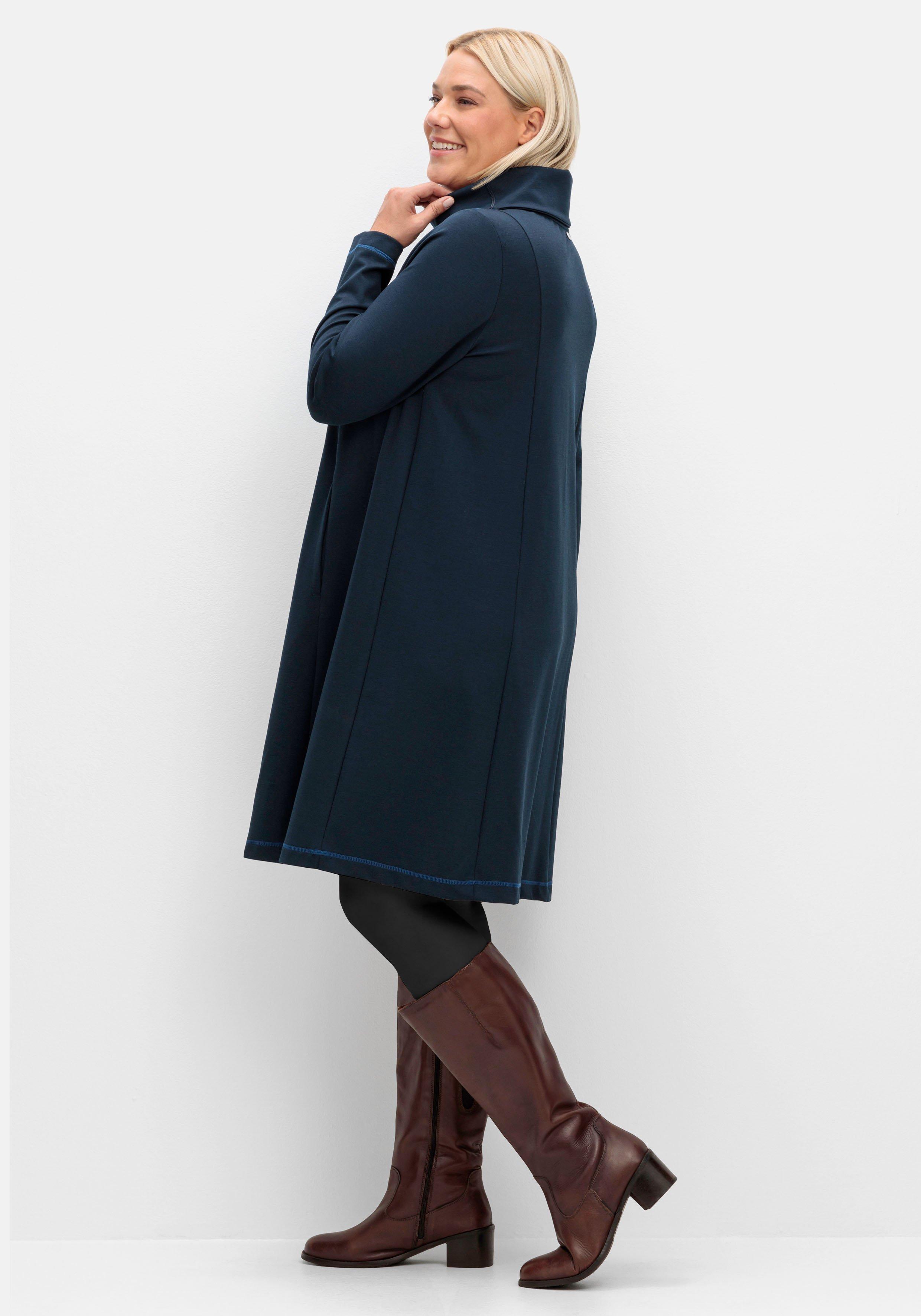 Kleid in A-Linie, mit Rollkragen und Taschen
