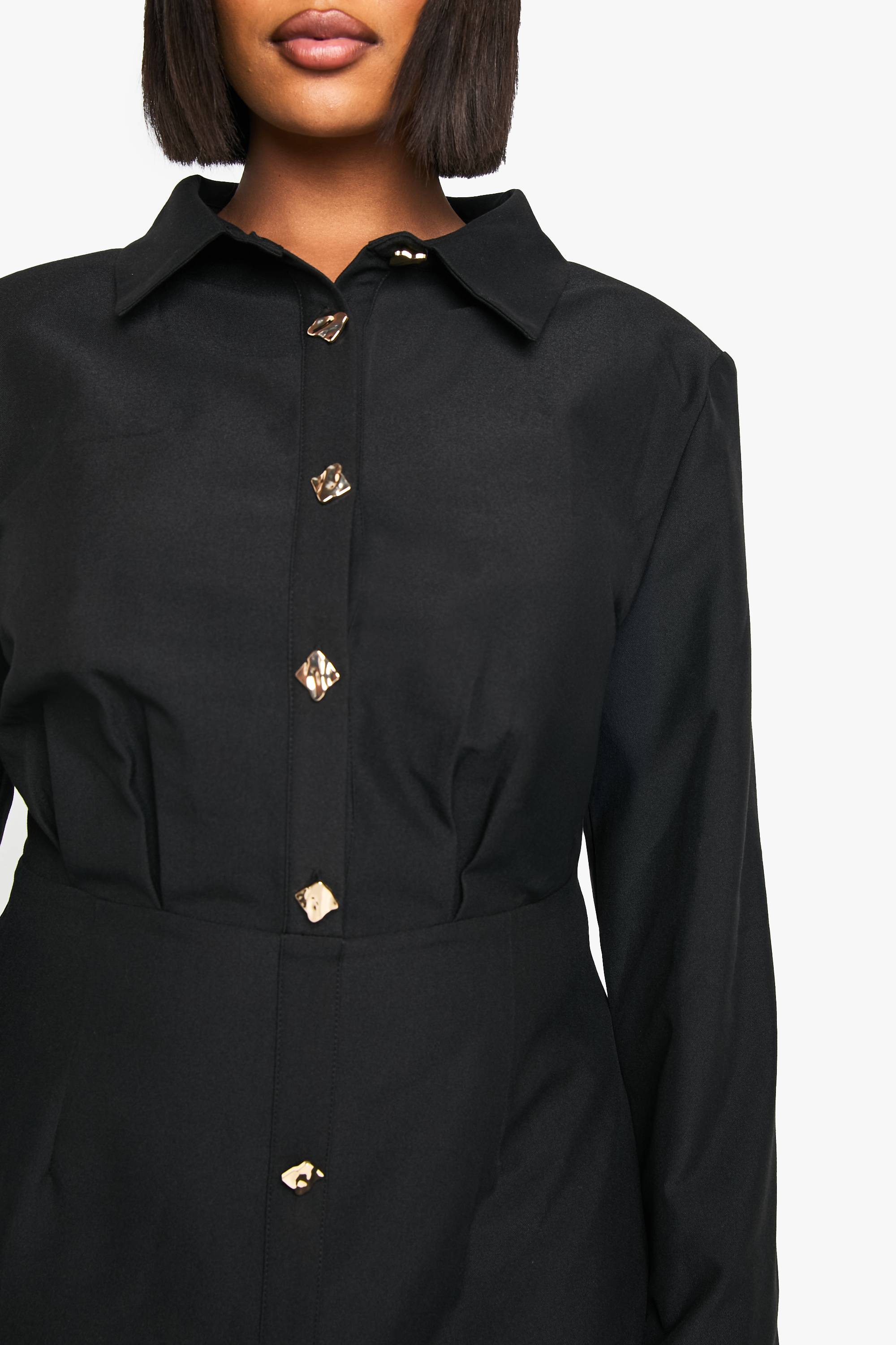 boohoo Robe chemisier à boutons dorés Plus