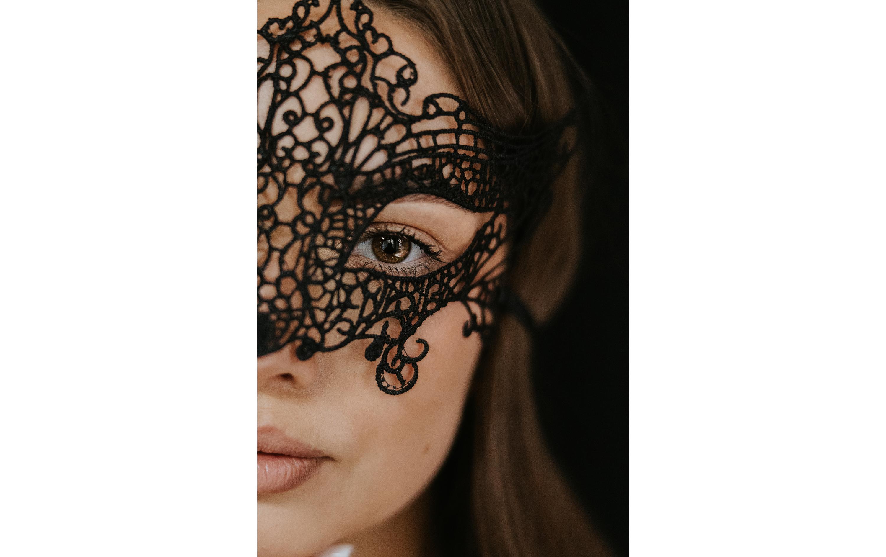 Partyaccessoire Maske aus Spitze 11 x 20 cm, Muster3Partymaske in Schwarz