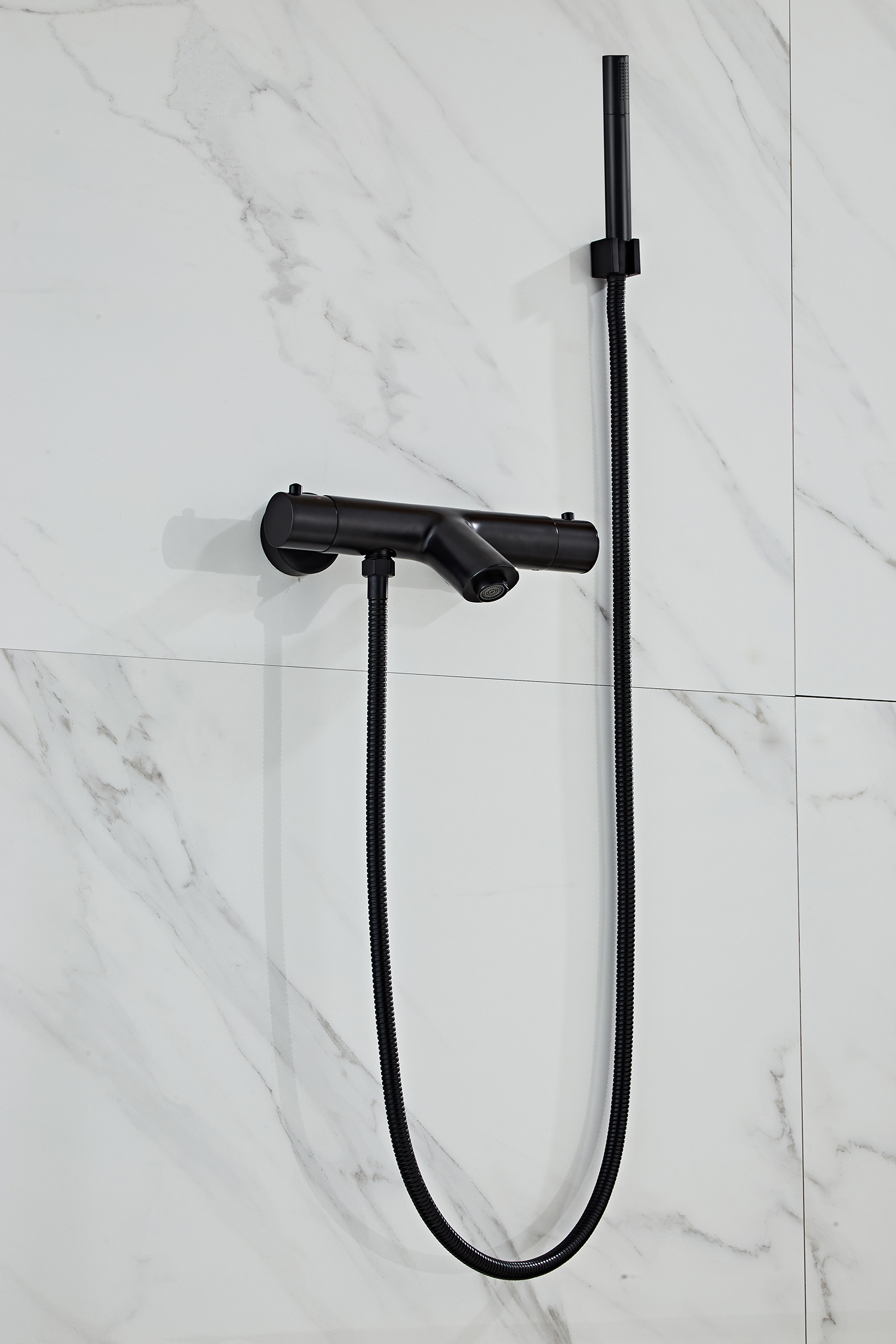 Saniclear Nero mat zwarte badkraan thermostatisch met handdouche set