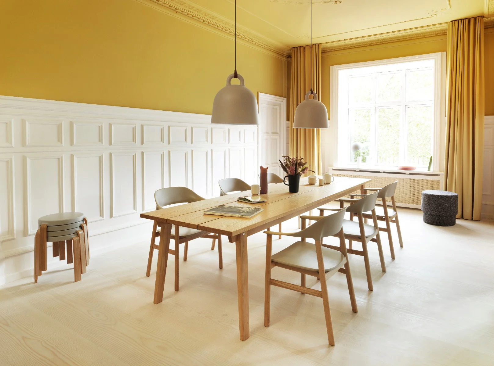 Normann Copenhagen  Bell lampe, small, sand - H: 37 cm.