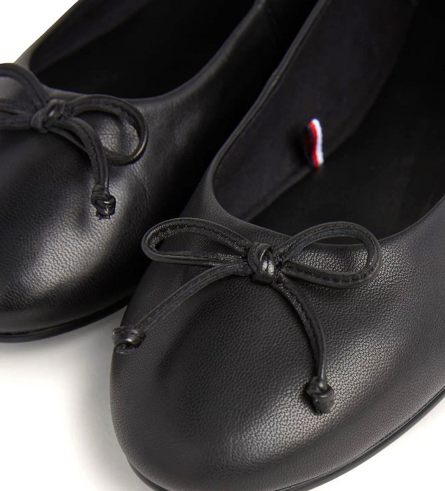 Sapatilhas de couro Tommy Hilfiger Essential, pretas.