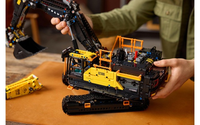 LEGO® Spielbausteine »LEGO® Technic Volvo EC500 Hybrid Bagger, 42215«