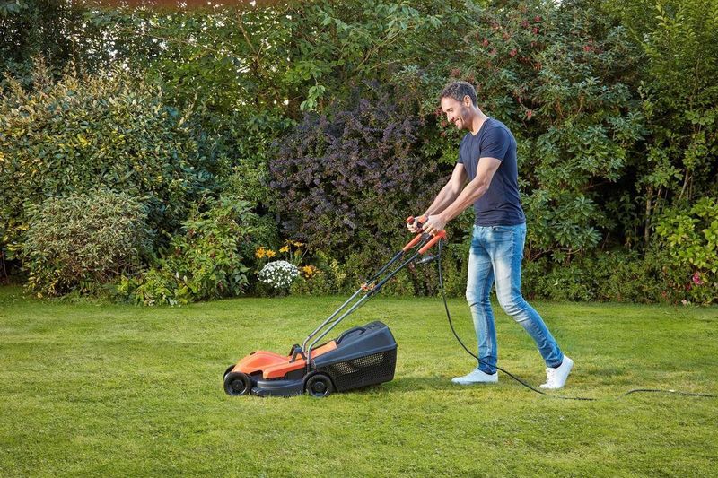 BLACK+DECKER BEMW451BH Grasmaaier - 1200W - 32CM - Compacte Ontwerp