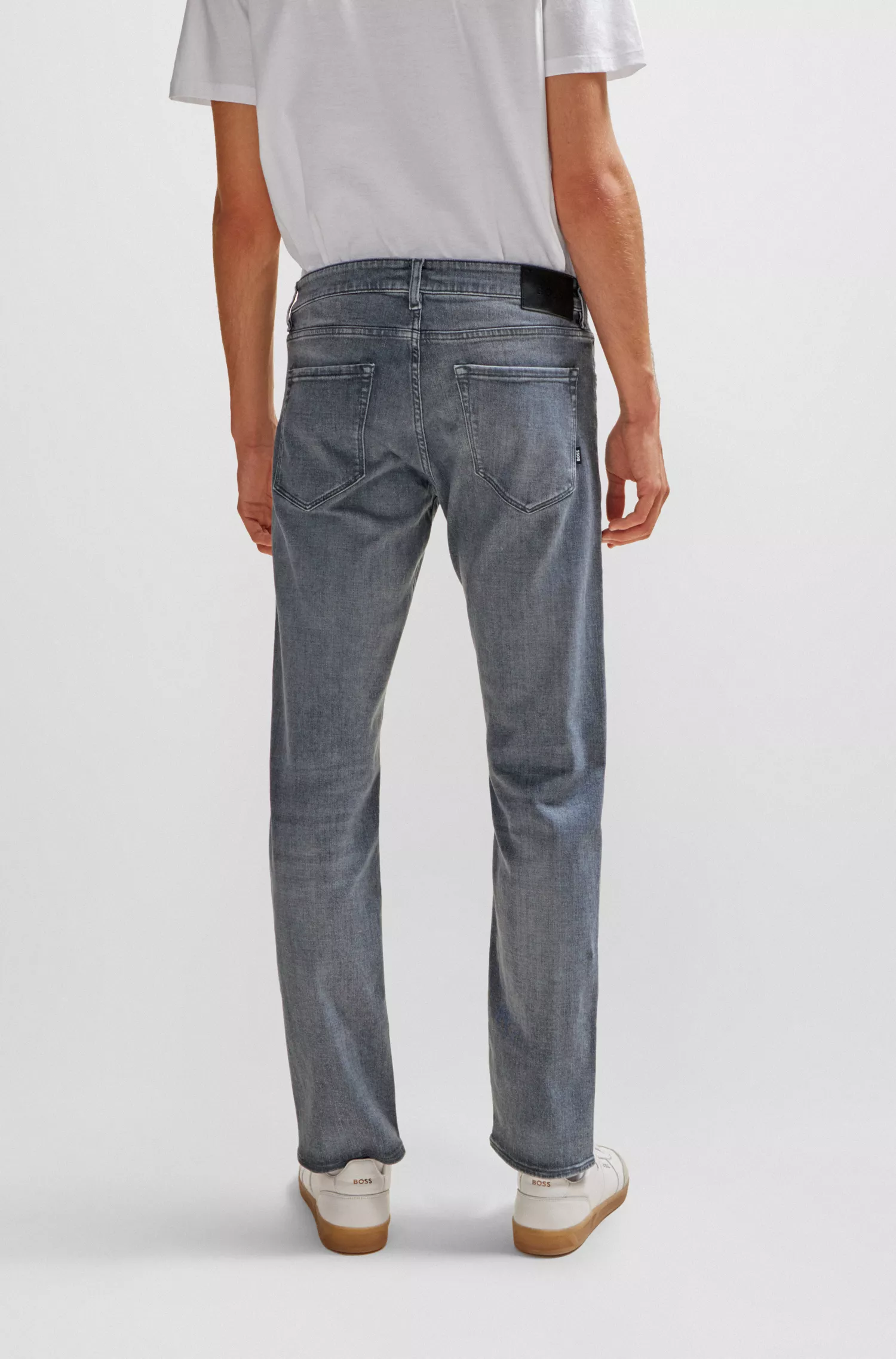 Calça jeans BOSS preta, corte regular, em denim italiano cinza de toque macio.