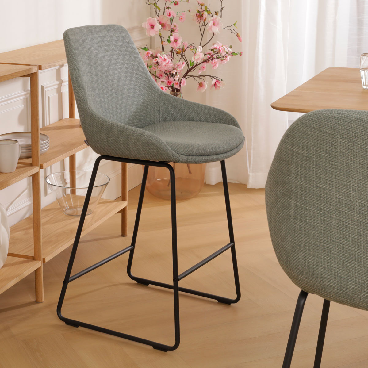 Barkruk Nino-Isa licht groen - zwart onderstel - 75 cm