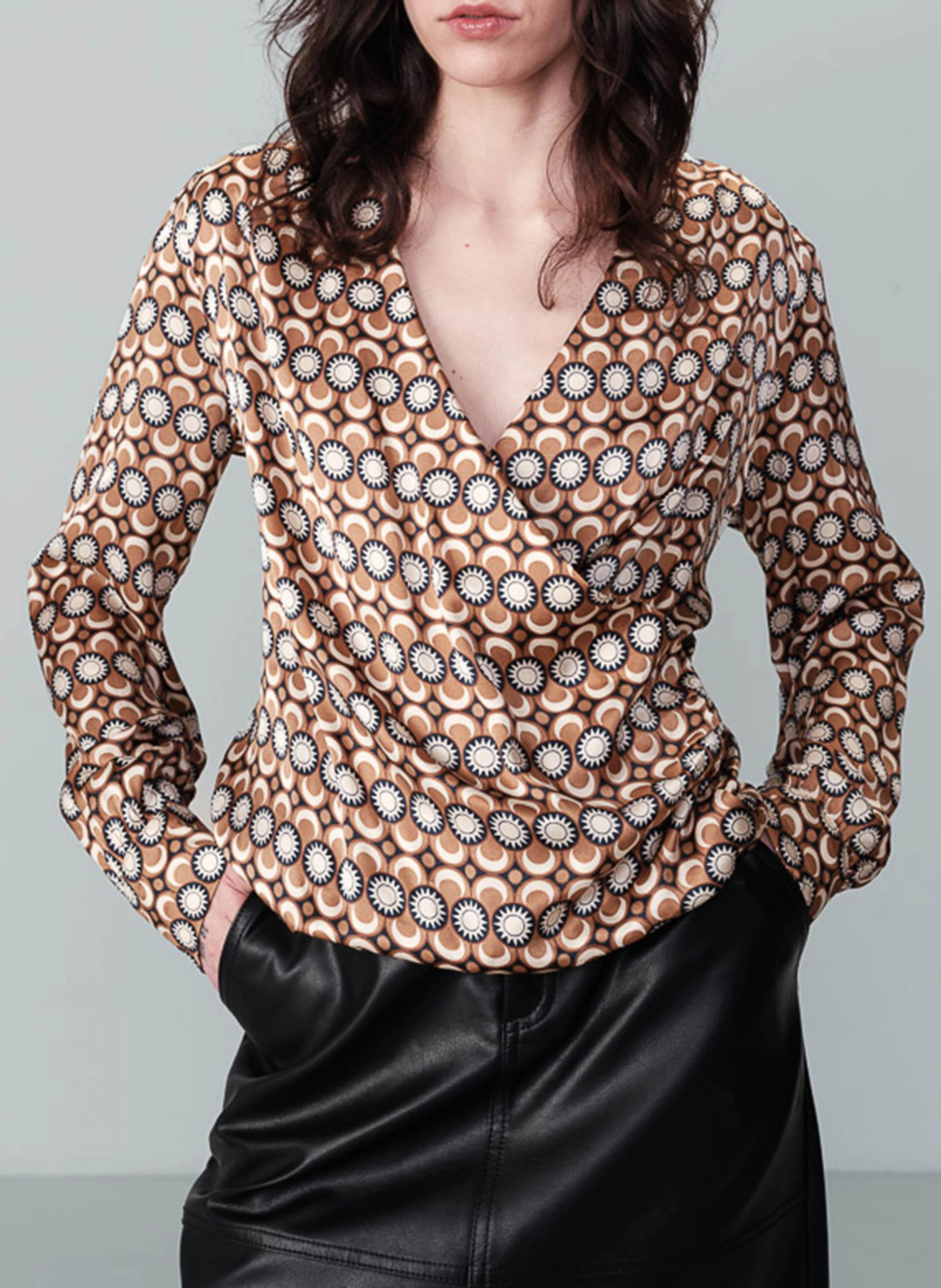 NOBLE - Blouse droite croisée imprimée| Marron