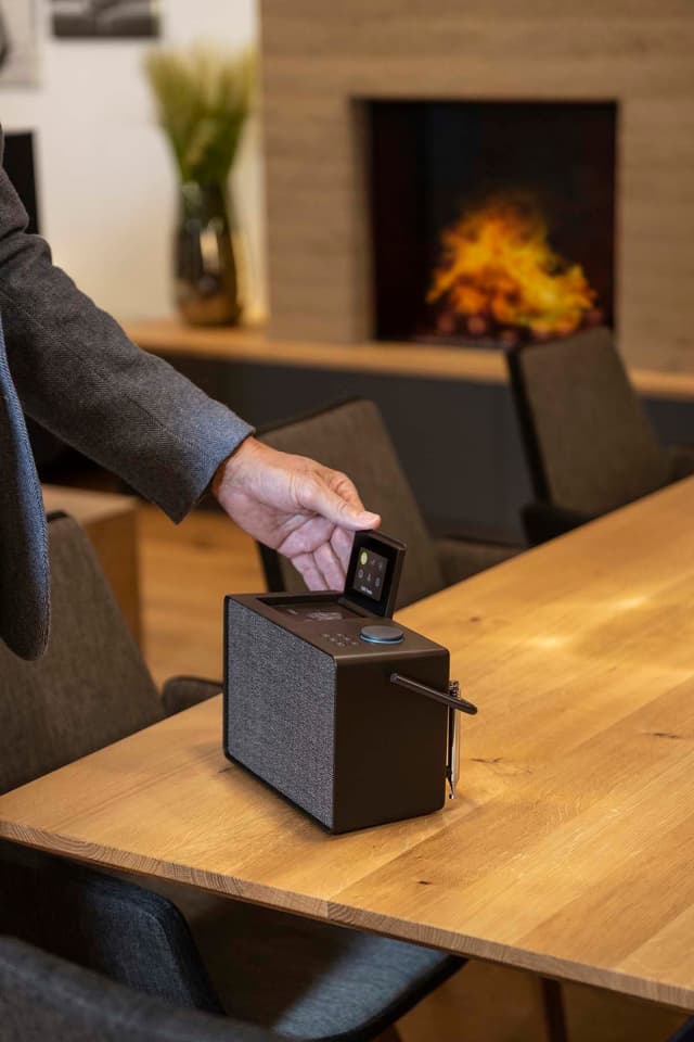 Pure Evoke Play digital radio (sort)