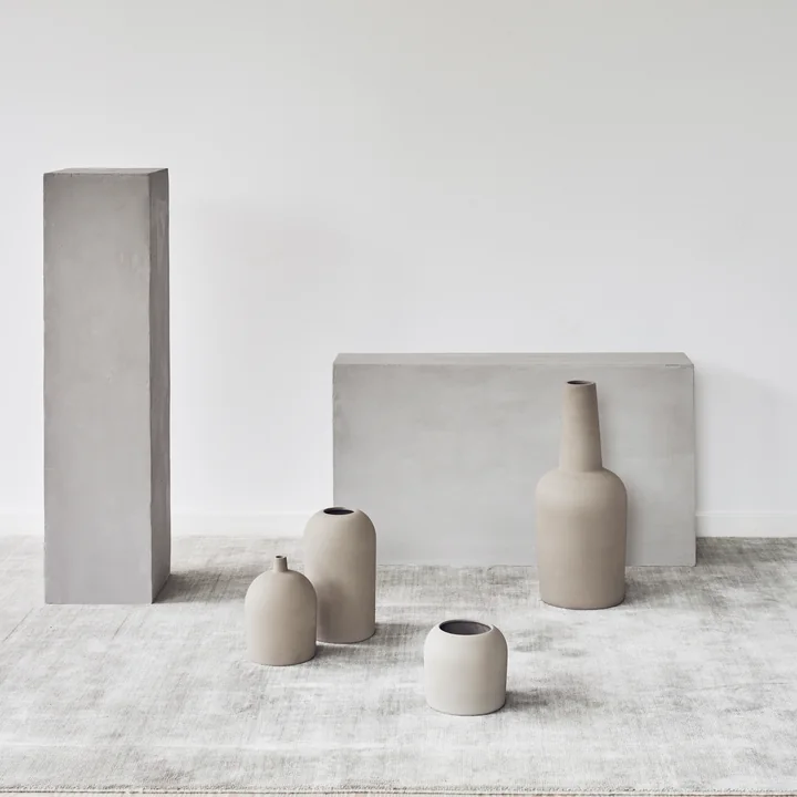 Kristina Dam Studio - Dome Vase large Ø 18 x H 49 cm, grau