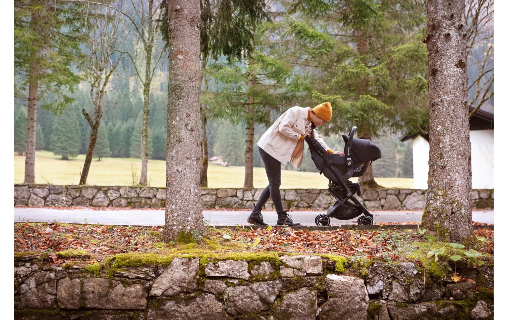 Buggy Lara2 Schwarz<br>Kinderwagen für enge Räume und grosse Abenteuer
