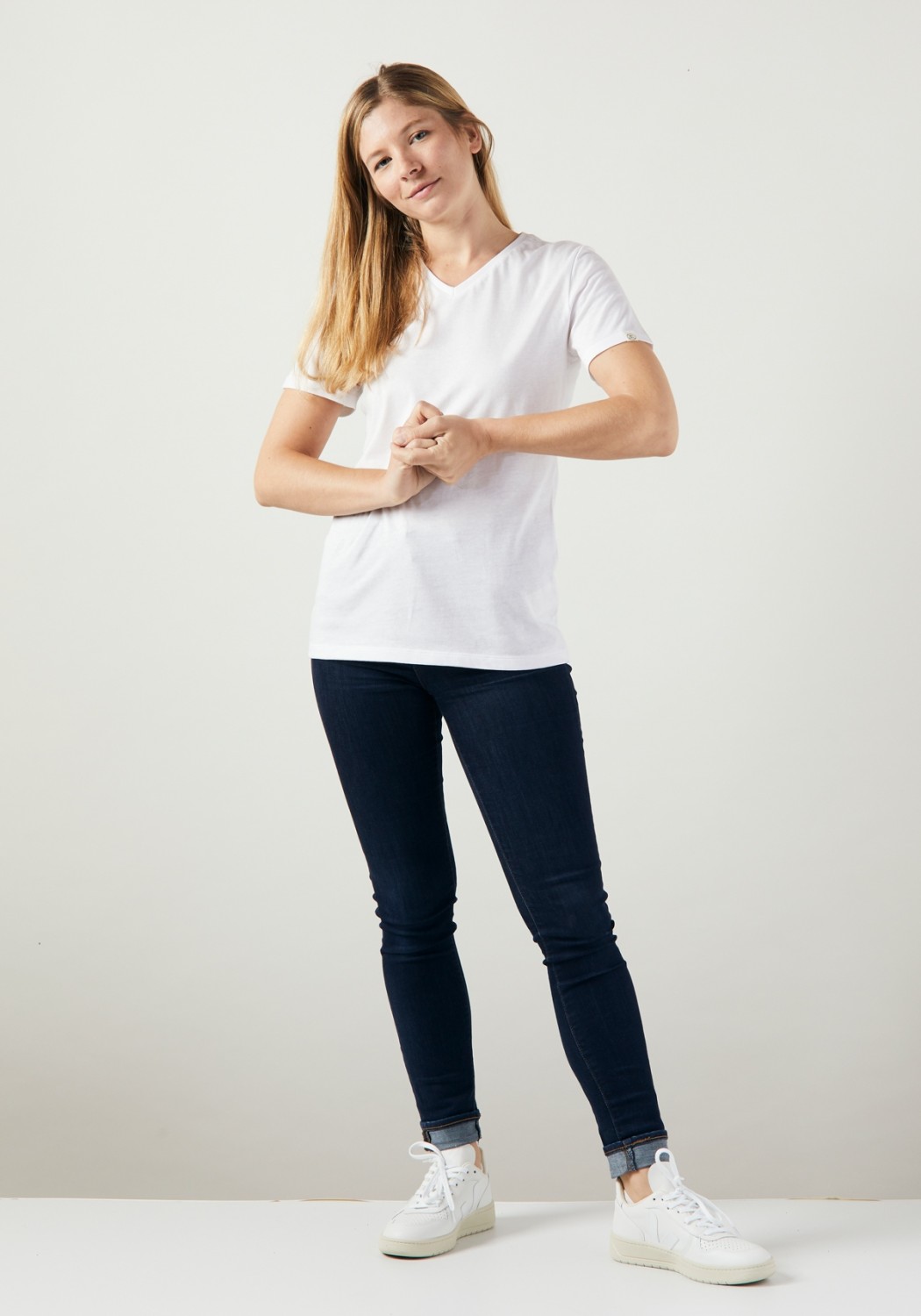 WE ARE ZRCL Damen V-Neck T-Shirt Basic White