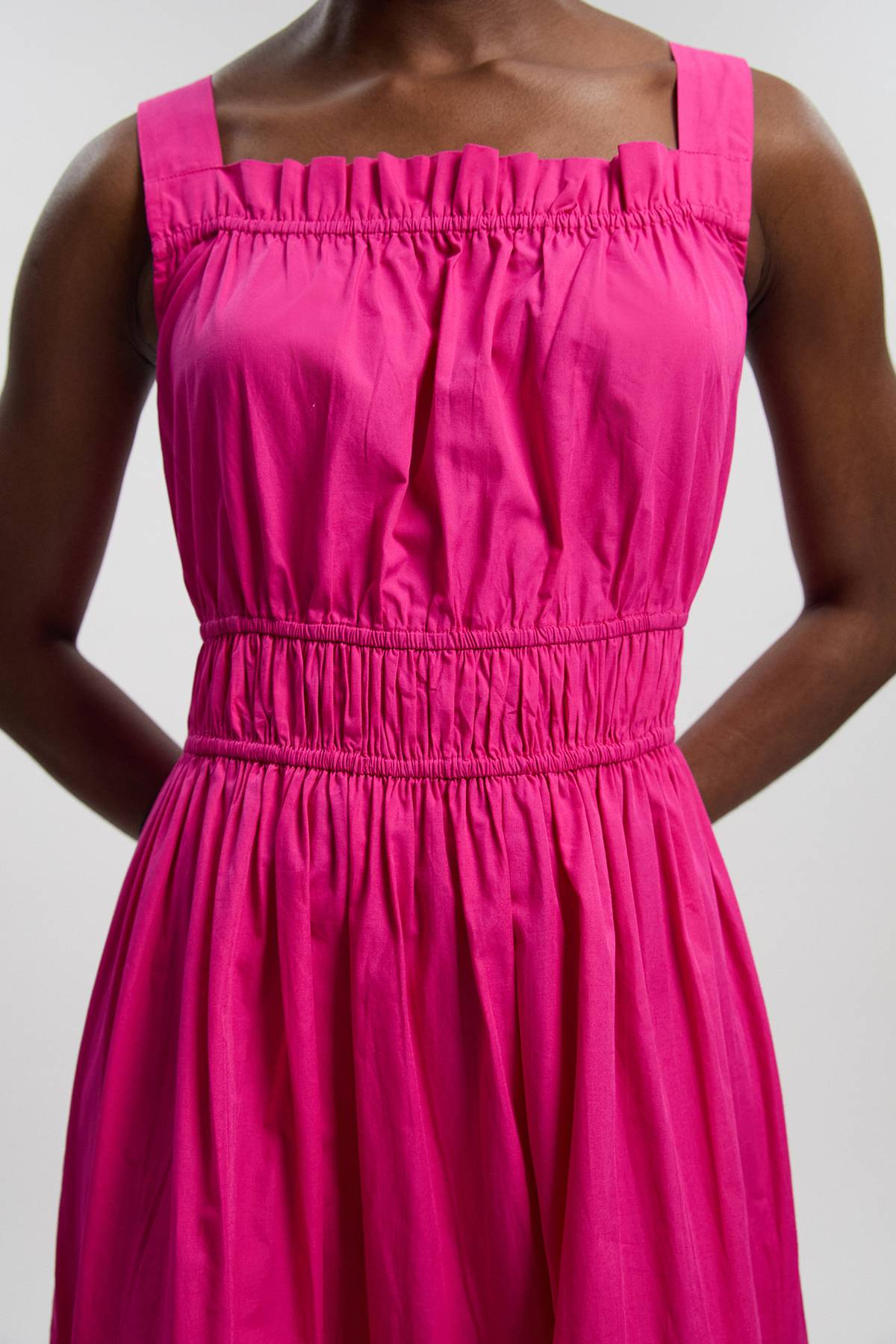 KarenMillen Petite robe maxi en coton shirred à étages tissée et à fines bretelles