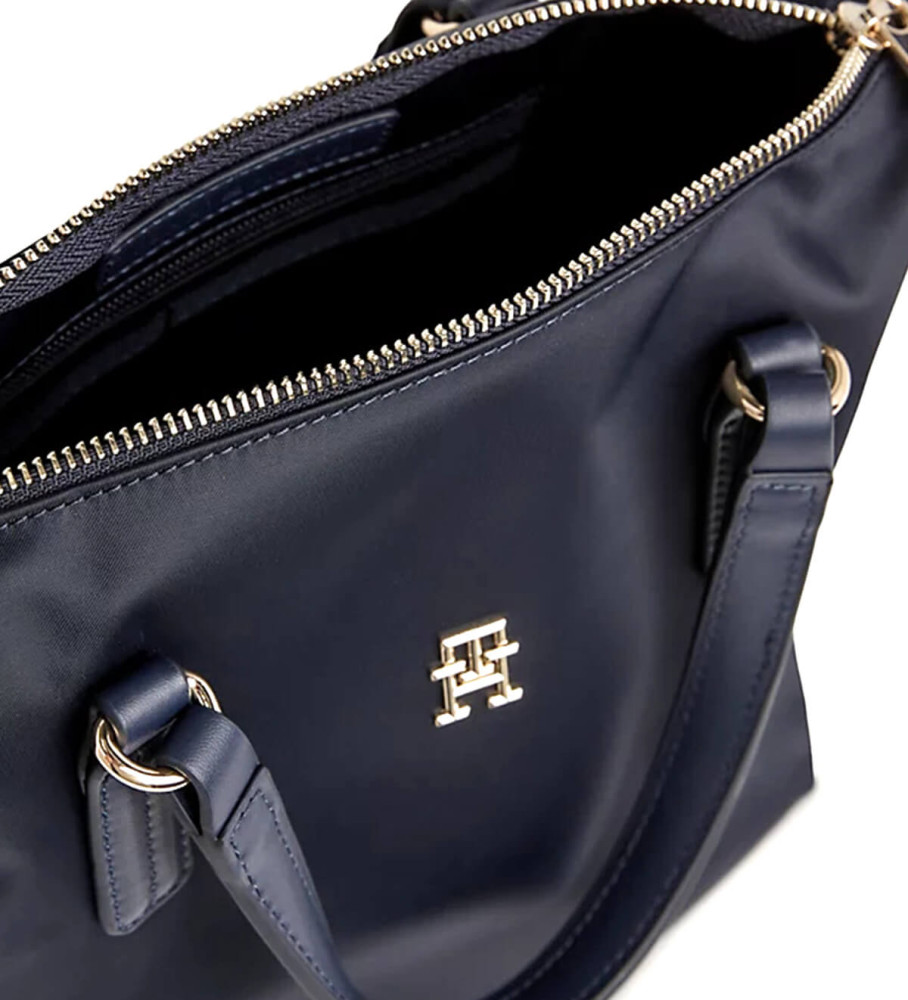 Bolsa pequena Tommy Hilfiger com emblema TH, cor azul marinho.