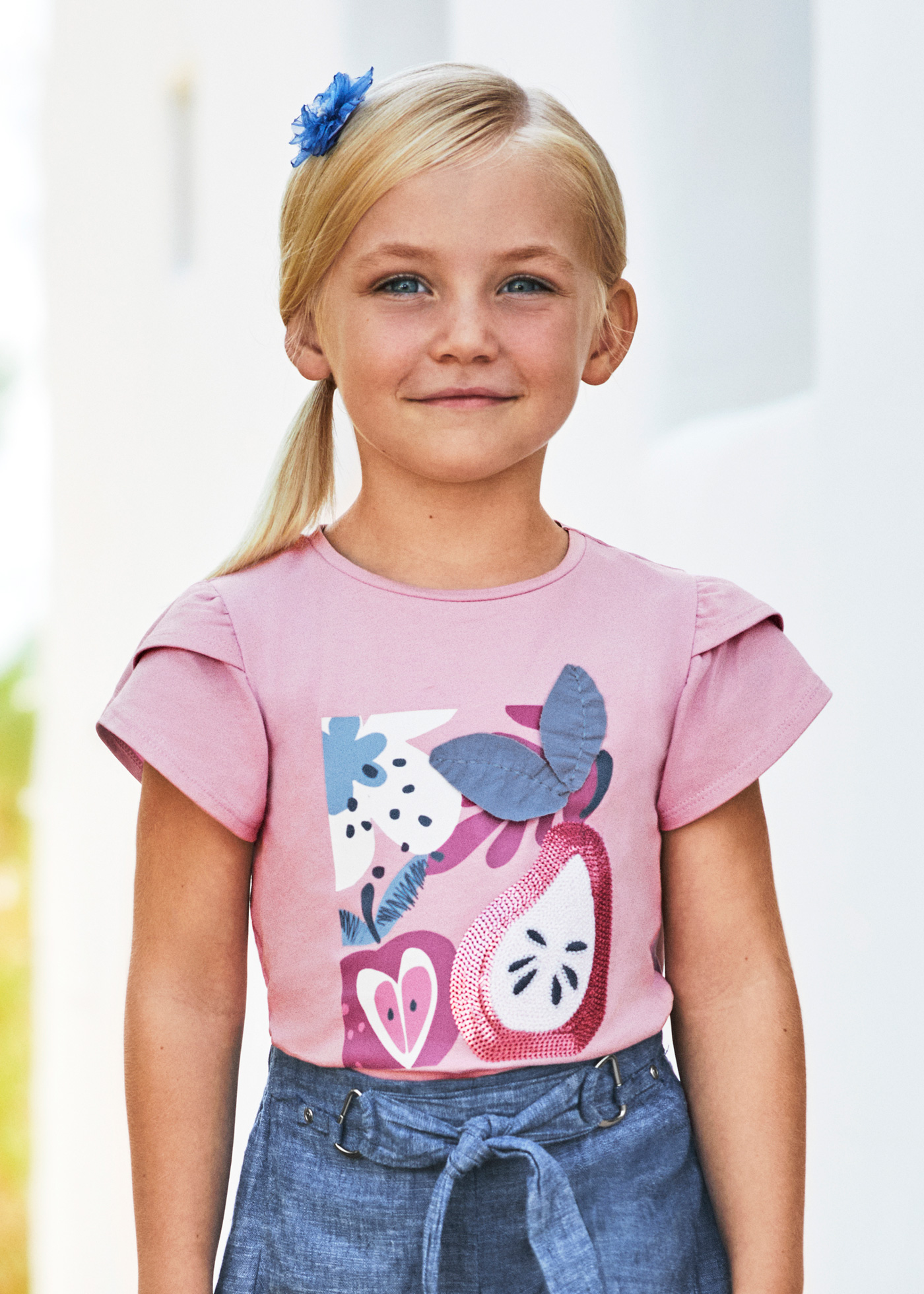 Camiseta feminina com estampa de maçã