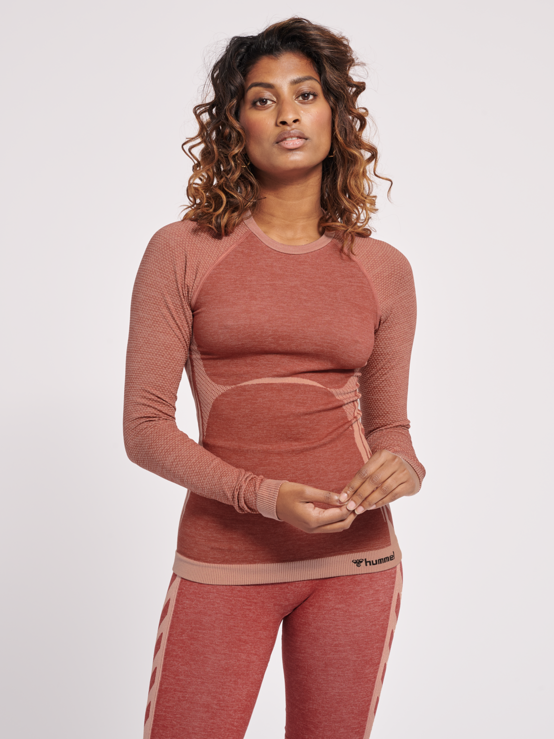 hmlCLEA SEAMLESS TIGHT T-SHIRT L/S