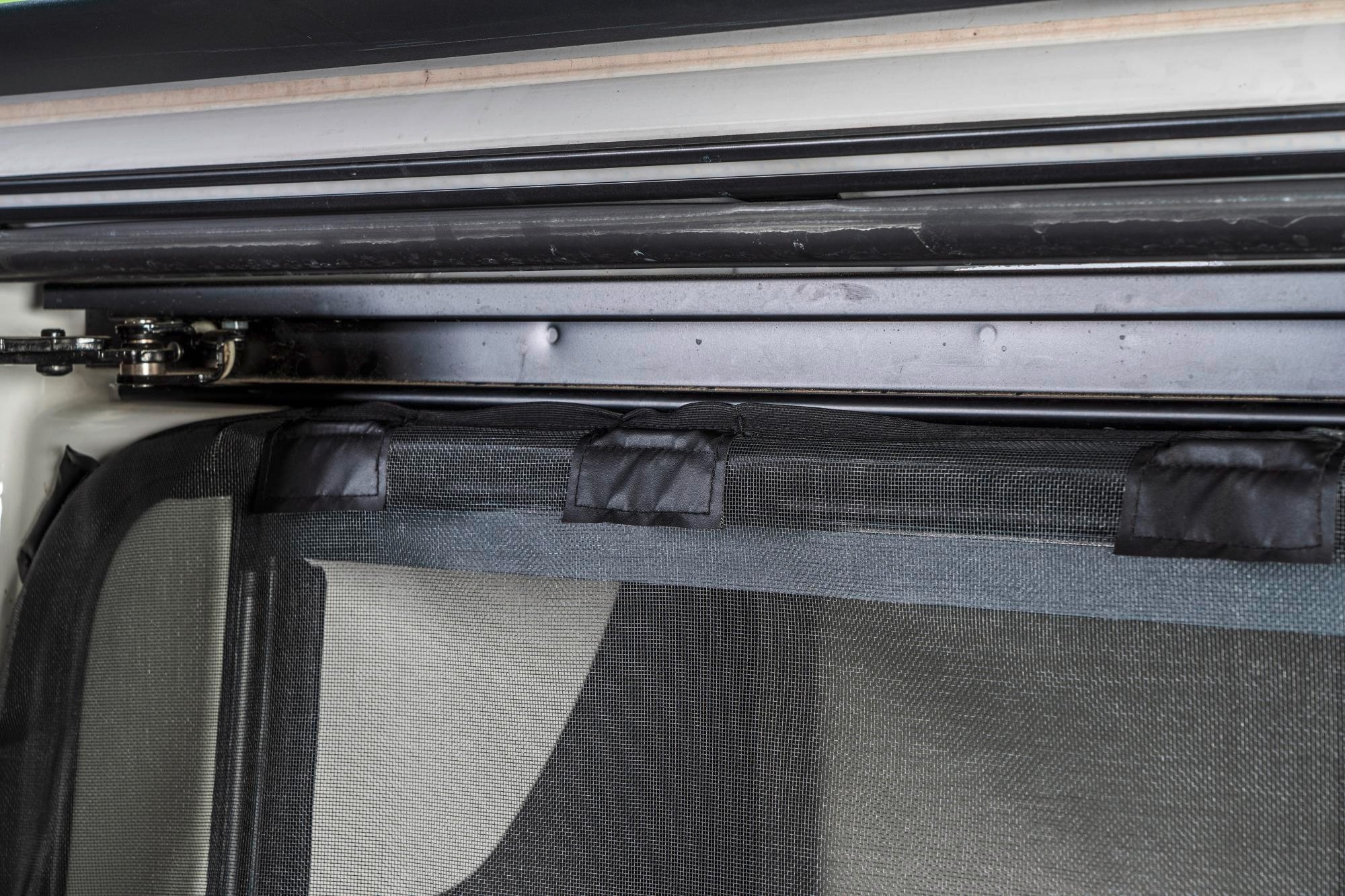 Mayr Van Schiebetürenmoskitonetz mit Magnetreißverschluss geeignet für Crafter / Grand California mit Maschenweite Fine Mesh für Beifahrerseite rechts