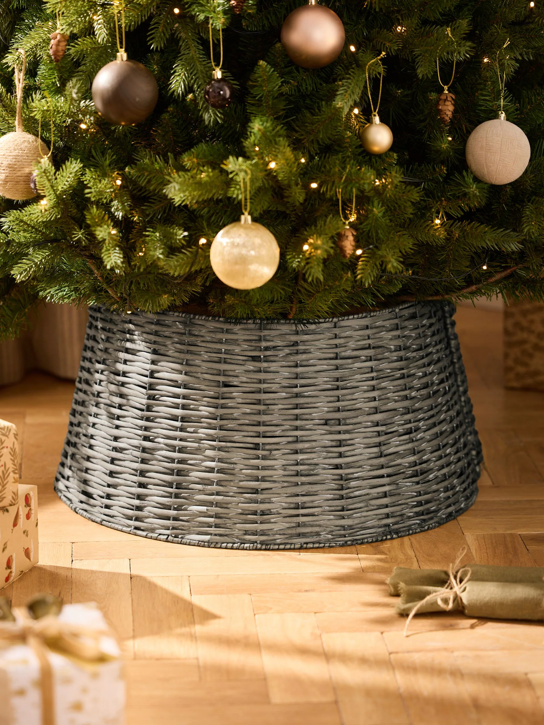 Christmas Wicker Tree Skirt