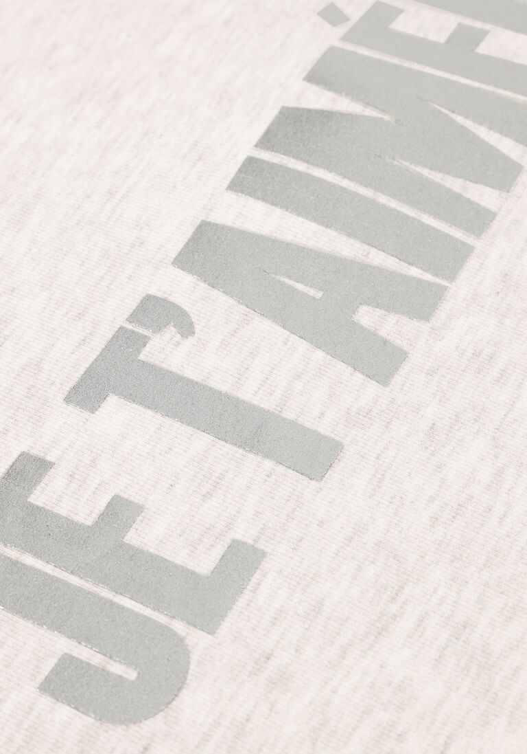 lichtgrijze aimee the label t-shirt yara tee