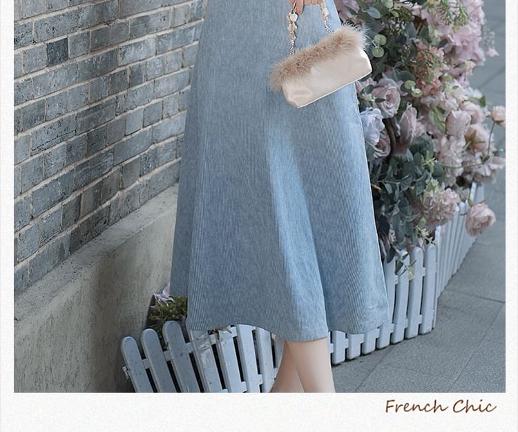 Cocaliso - Set: Blouse met lange mouwen, effen strik en kanten rand + Corduroy midi A-lijn overalljurk