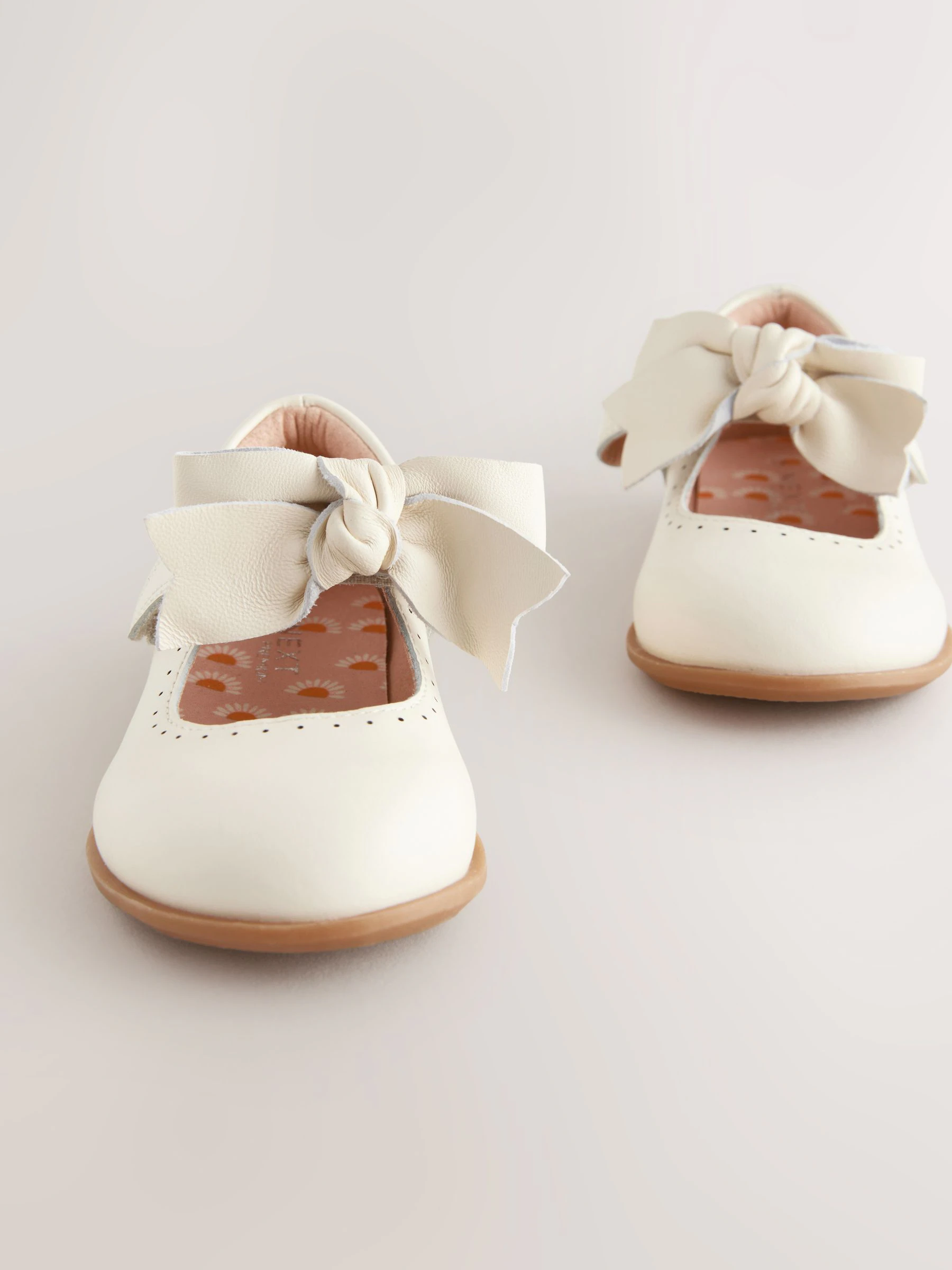 Wit - Leren schoenen met striksluiting