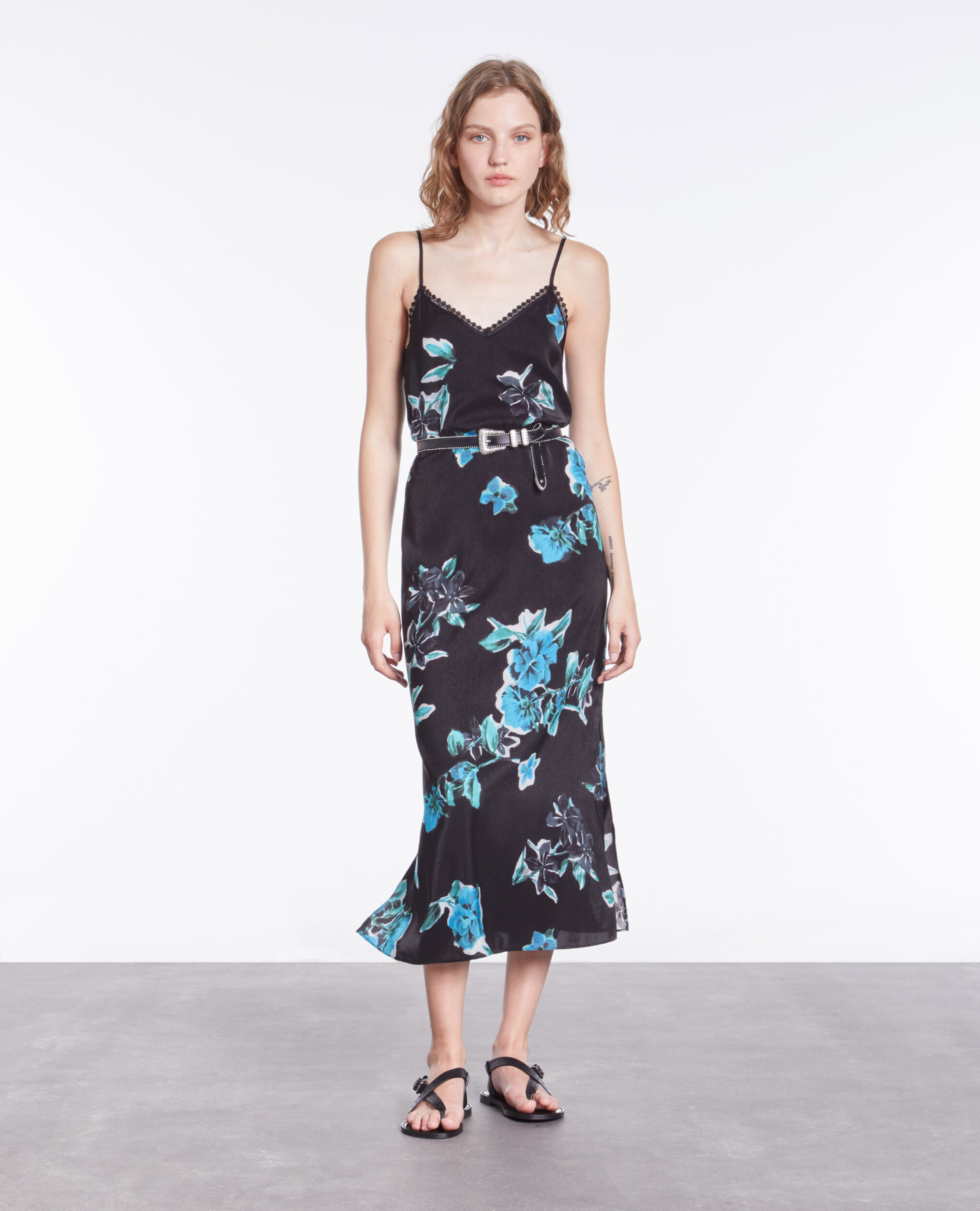Robe nuisette longue imprimée avec détails en dentelle