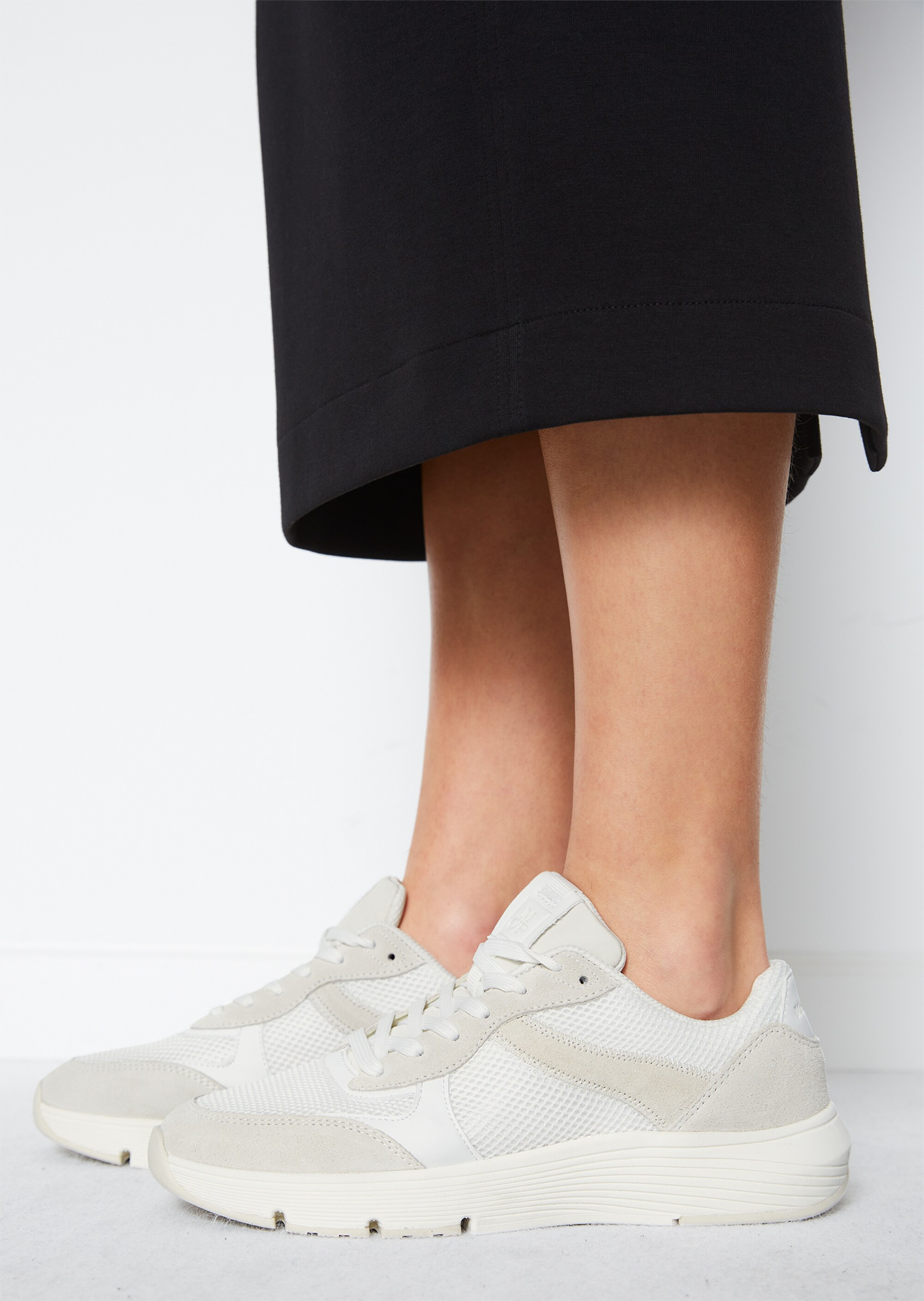 Sneaker aus Veloursleder-Mix mit Mesh