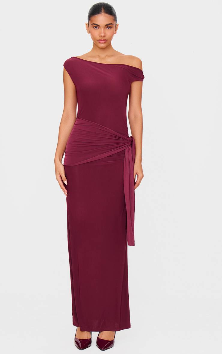 Rouge Bordeaux Robe Longue Moulante À Épaules Dénudées Avec Détail Cache-cœur