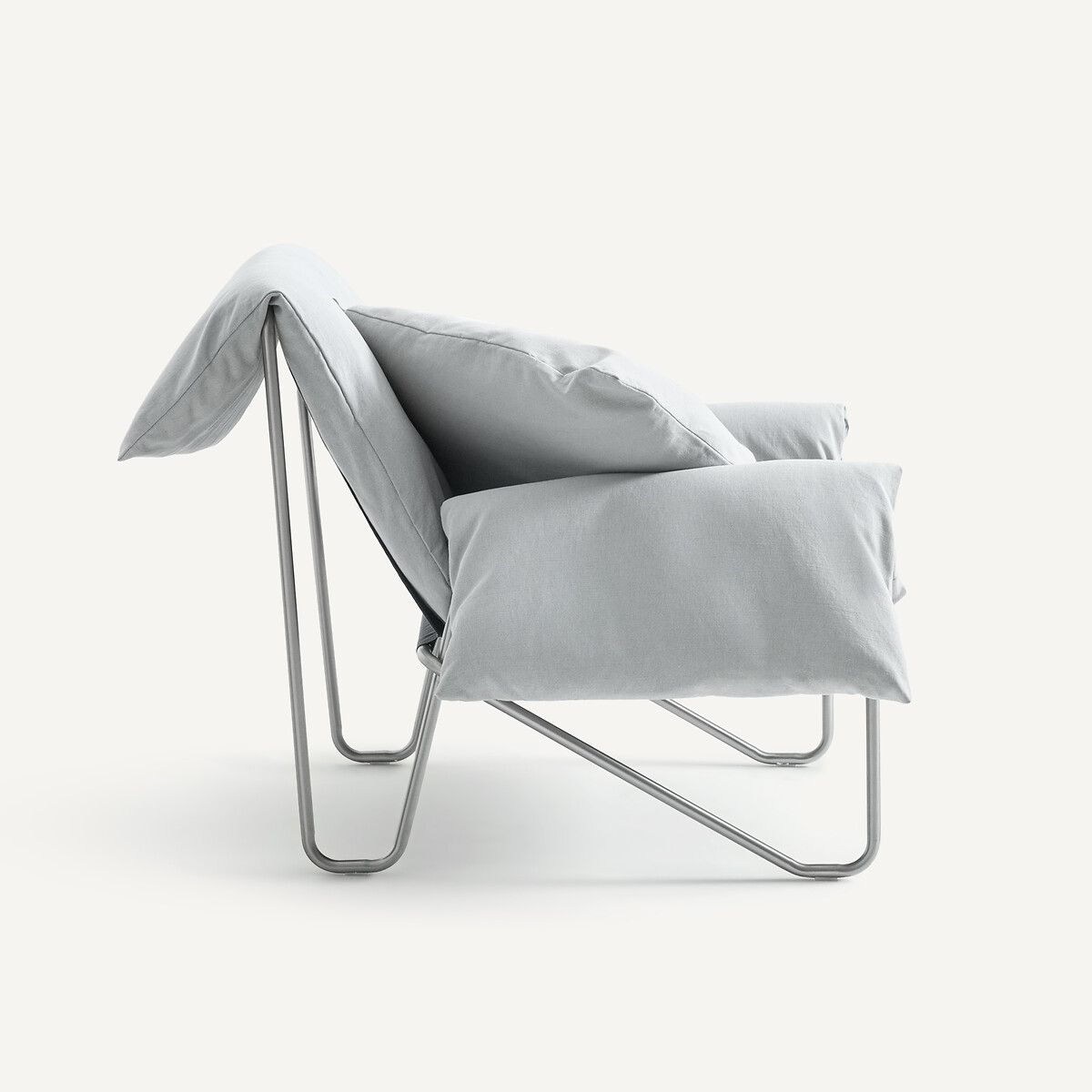 OTTO STUDIO PARA AM.PM<br>Poltrona feita de linho de algodão e metal de aço Nomad
