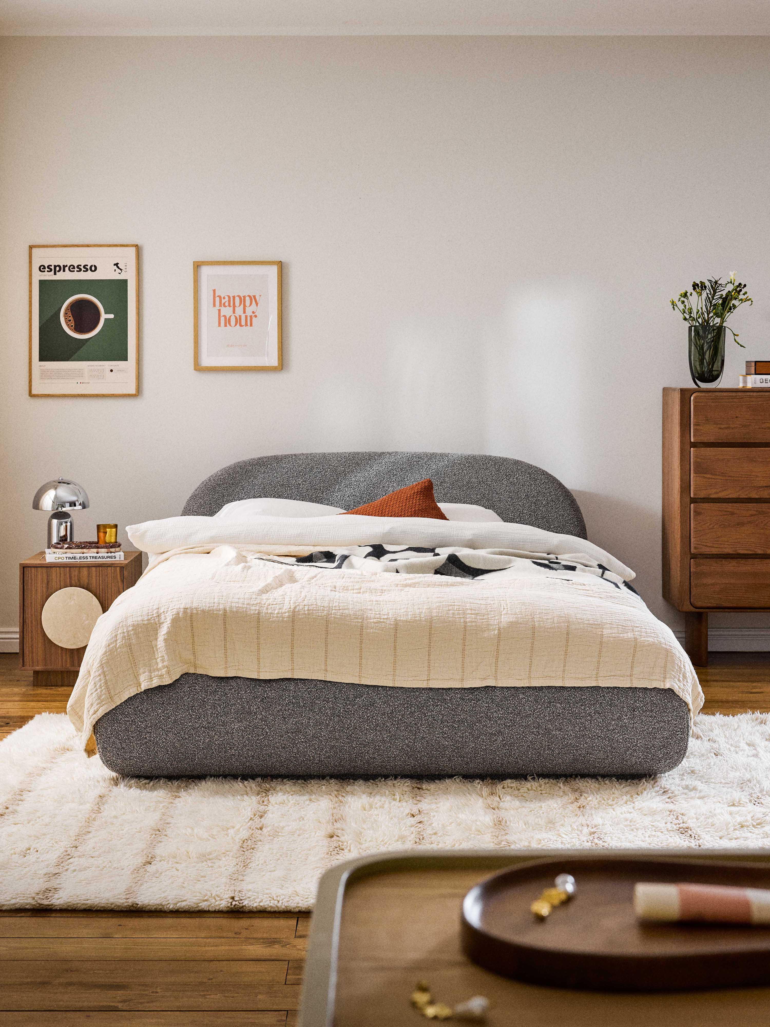 Bouclé gestoffeerd bed Alba met opbergruimte