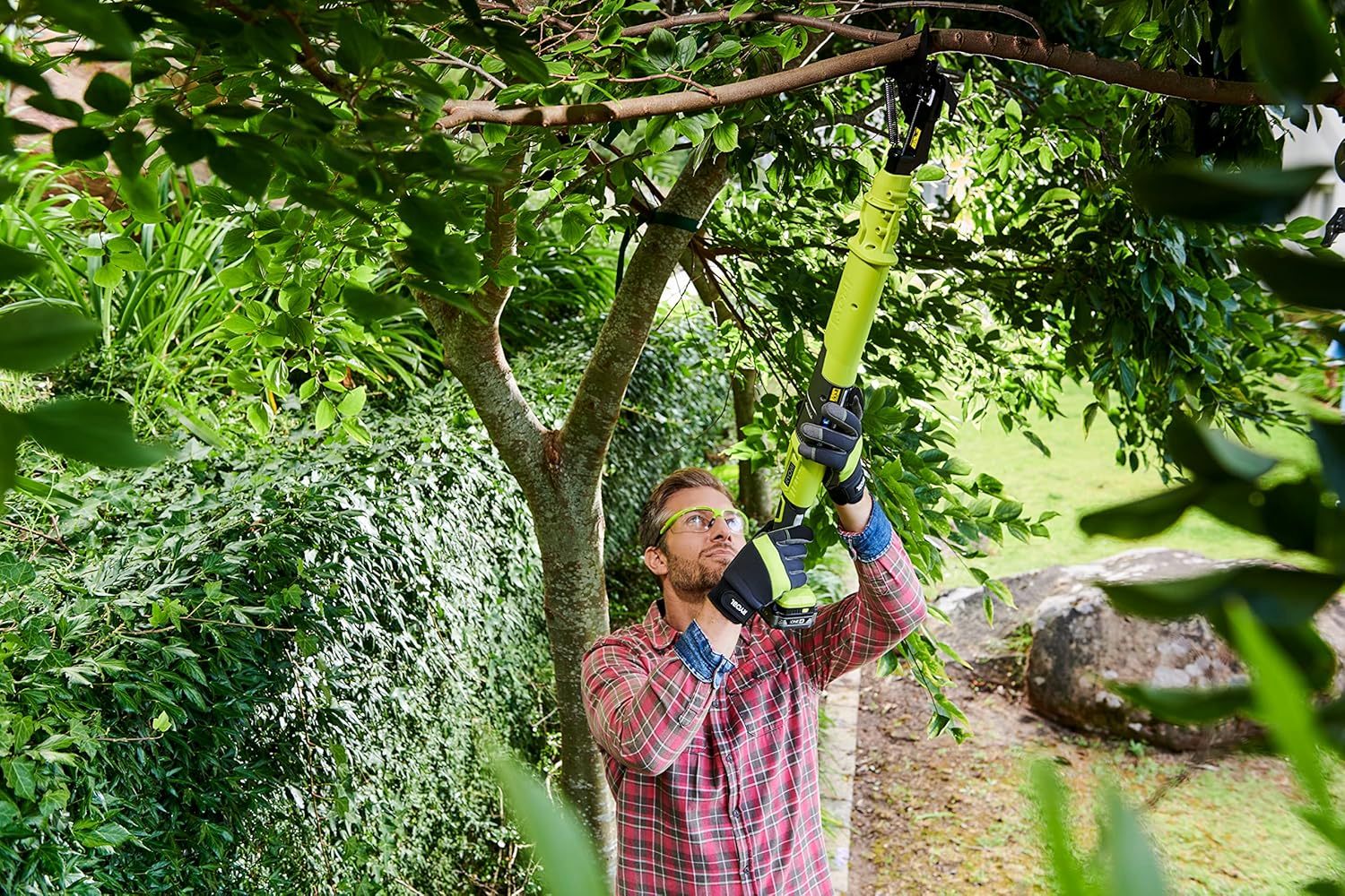 RYOBI 18 V ONE+ Akku-Astschere OLP1832BX (Astschere 80 cm hoch, Schnittstärke 32 mm, Bypass-Klingen, Drehmoment 250 Nm, gummierte Griffflächen, inkl. Asthaken, ohne Akku & Ladegerät im Karton)