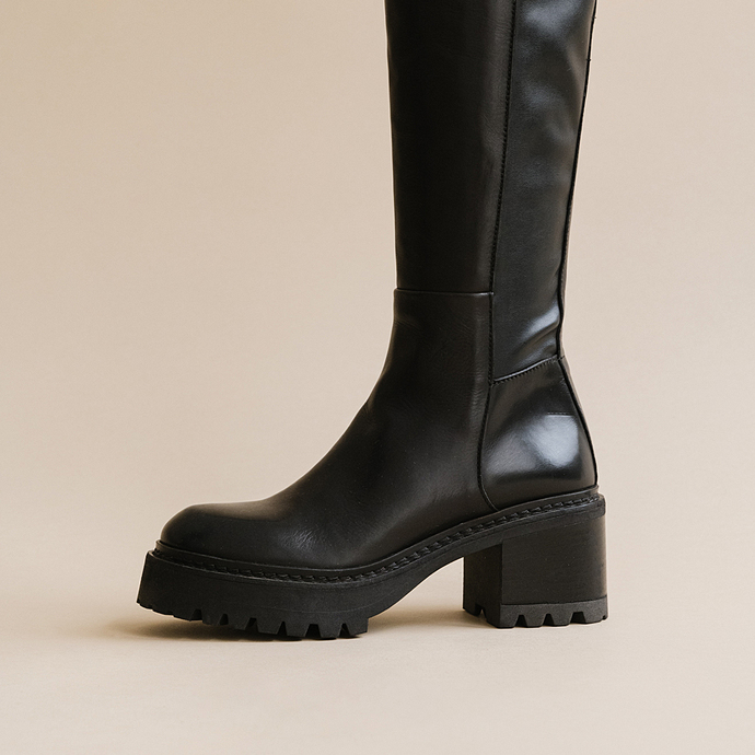 Bottes à semelles crantées  en cuir et stretch noir