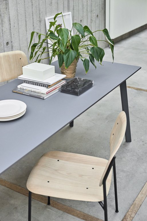 Hay CPH Deux 210 tafel 200x75 met wit beuken onderstel parelwit