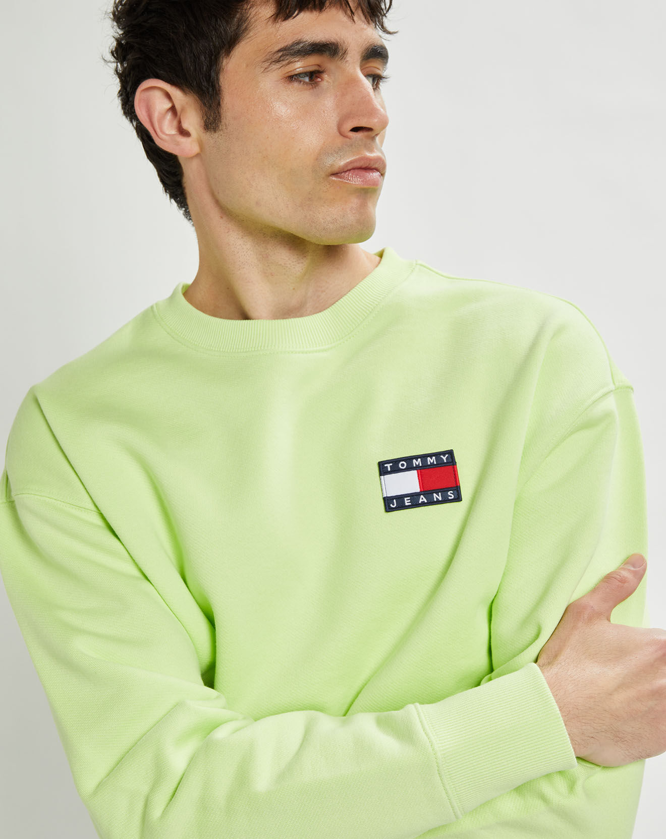 Tommy Jeans Sweat 100% Coton Bio badge crew vert fluo