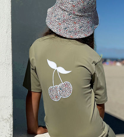 Petit Crabe Schwimmanzüg - Noe - UV50+ - Olive m. Kirschen