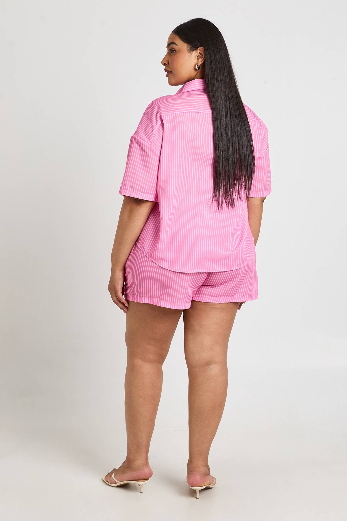 boohoo Short Grande Taille À Taille Élastiquée Et Rayures